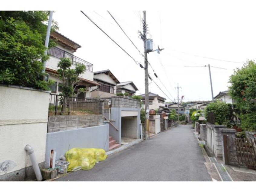  大和路線・関西本線/王寺駅 バス16分上牧町文化センター下車:停歩8分 1-2階 築41年
