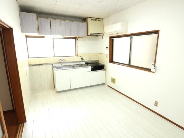  大和路線・関西本線/王寺駅 バス16分上牧町文化センター下車:停歩8分 1-2階 築41年