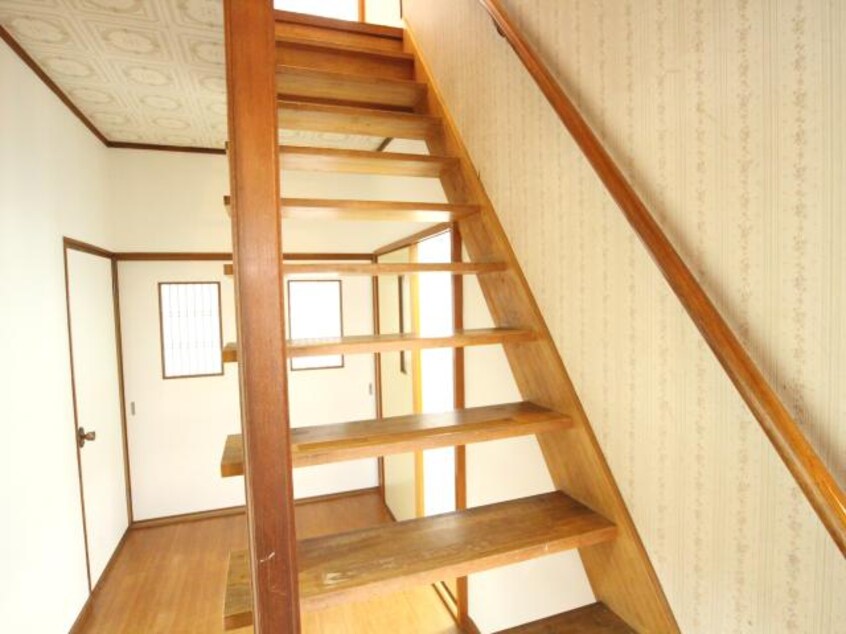  大和路線・関西本線/王寺駅 バス16分上牧町文化センター下車:停歩8分 1-2階 築41年