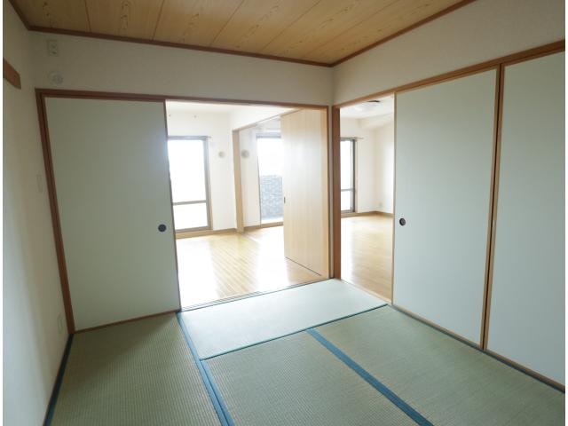  近鉄難波線・奈良線/学園前駅 バス12分松陽台2丁目下車:停歩3分 3階 築22年
