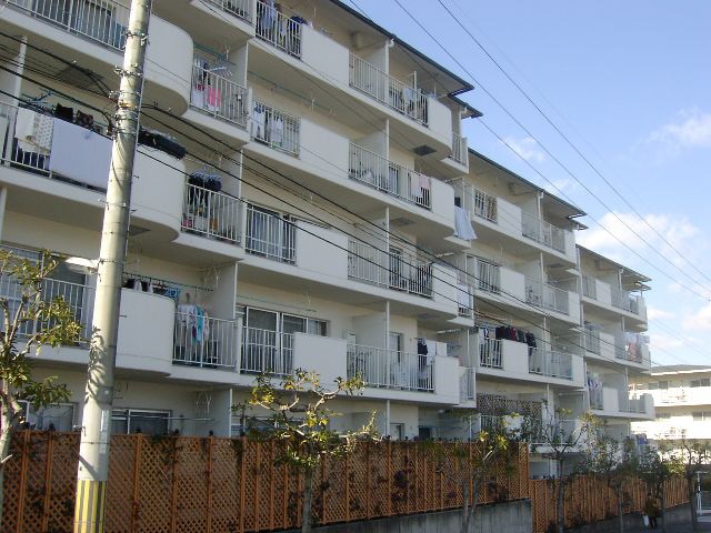  近鉄難波線・奈良線/学園前駅 徒歩8分 1階 築45年