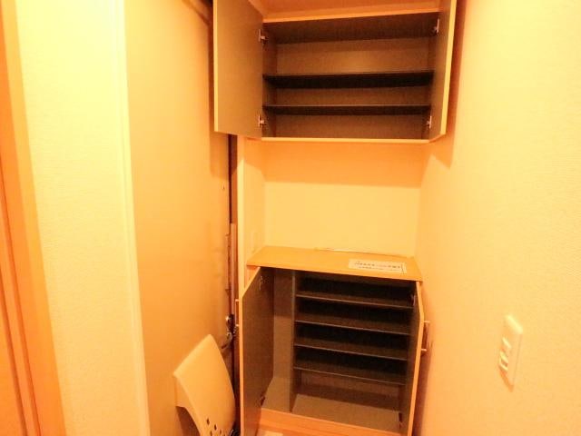  近鉄難波線・奈良線/学園前駅 徒歩15分 2階 築16年