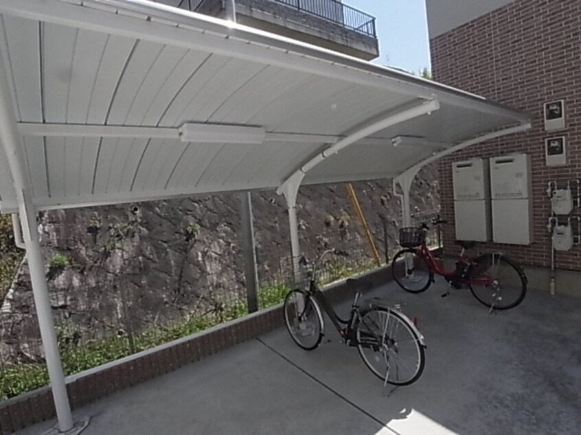  近鉄難波線・奈良線/富雄駅 徒歩15分 1階 築11年