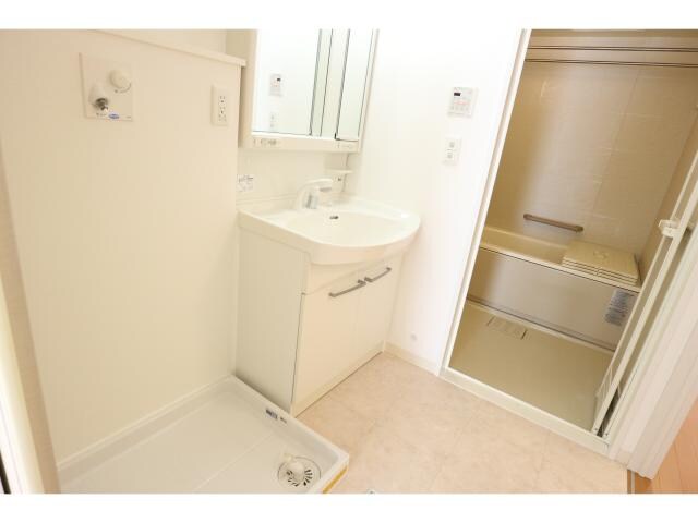  近鉄難波線・奈良線/学園前駅 徒歩8分 1階 築15年