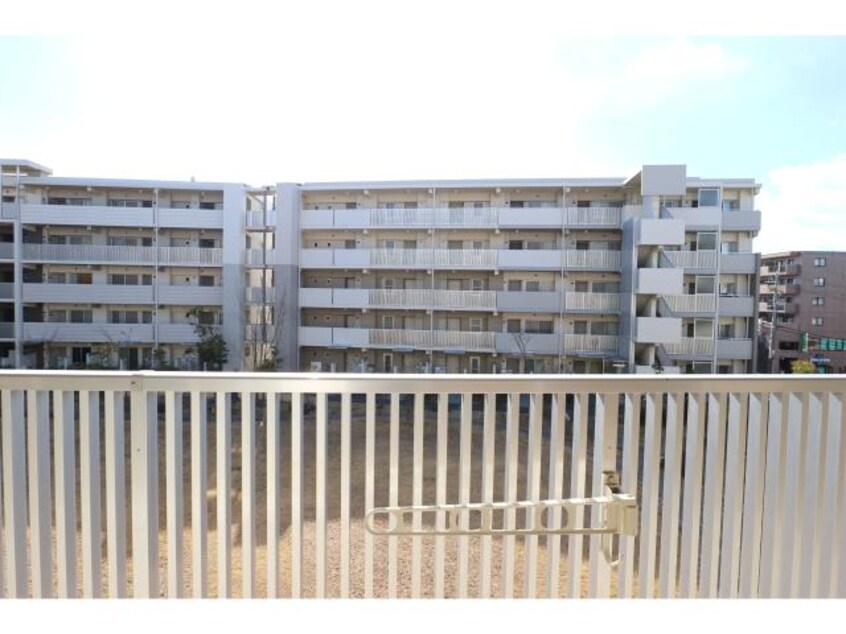  近鉄難波線・奈良線/学園前駅 徒歩8分 1階 築15年