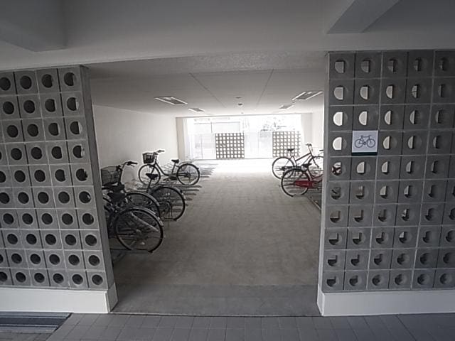  近鉄難波線・奈良線/学園前駅 徒歩8分 1階 築10年