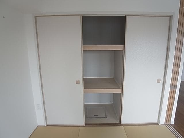  近鉄難波線・奈良線/学園前駅 徒歩8分 1階 築10年