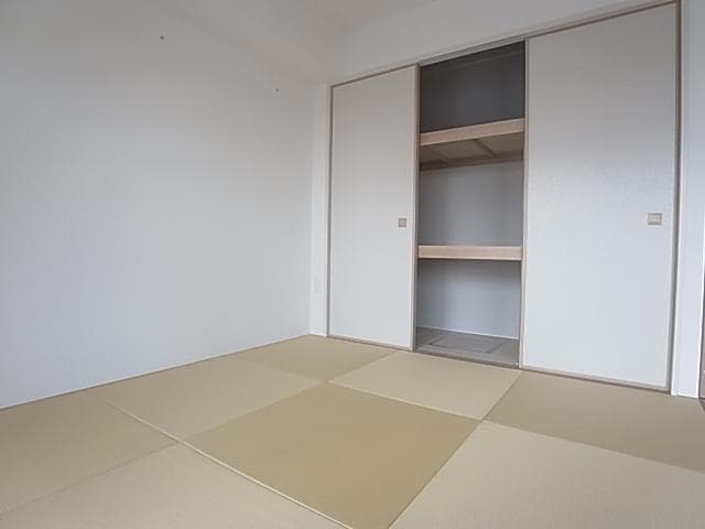  近鉄難波線・奈良線/学園前駅 徒歩8分 1階 築10年