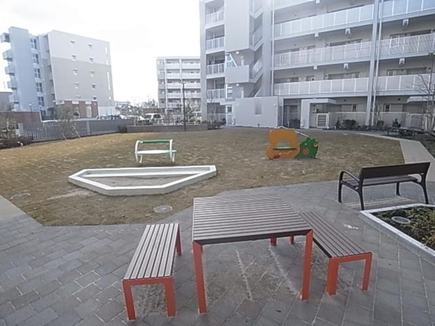  近鉄難波線・奈良線/学園前駅 徒歩8分 1階 築10年