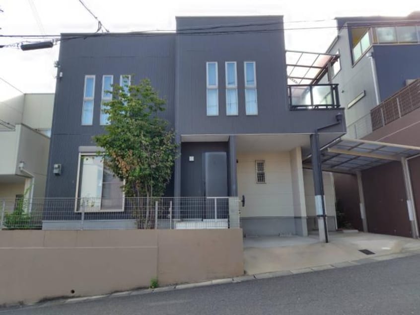 近鉄難波線・奈良線/学園前駅 バス5分奈良国際ゴルフ場下車:停歩1分 1-2階 築15年