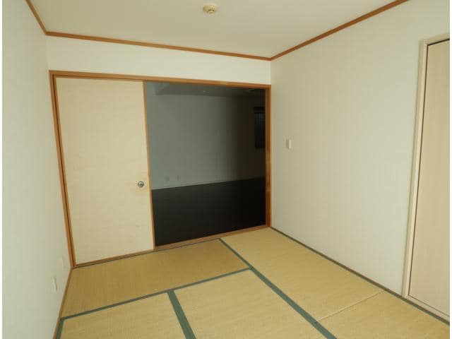  近鉄難波線・奈良線/学園前駅 バス5分奈良国際ゴルフ場下車:停歩1分 1-2階 築15年