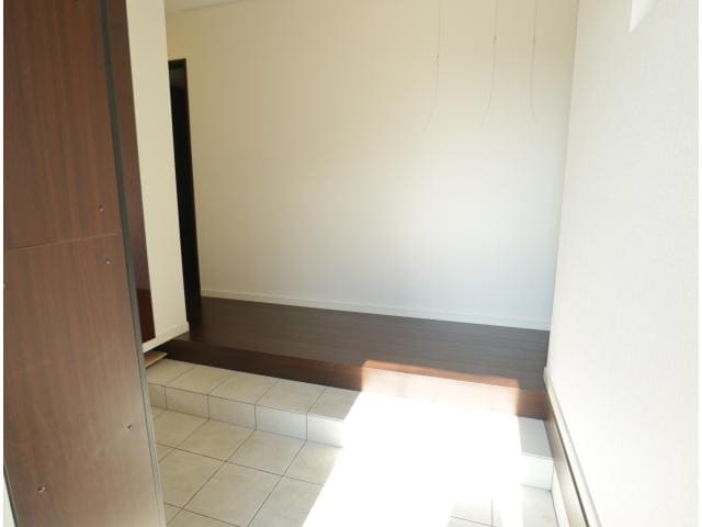  近鉄難波線・奈良線/学園前駅 バス5分奈良国際ゴルフ場下車:停歩1分 1-2階 築15年