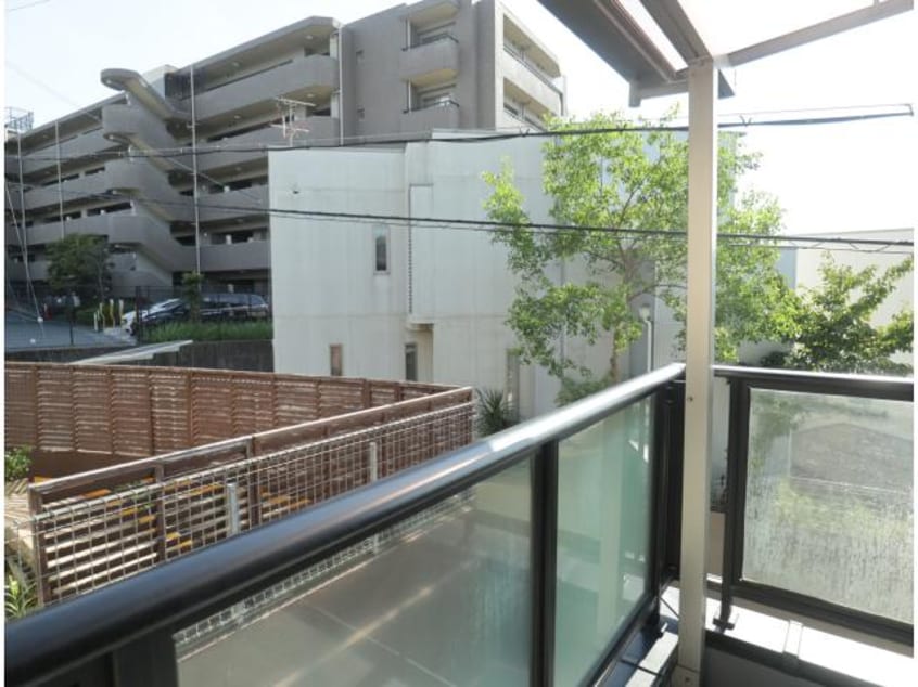  近鉄難波線・奈良線/学園前駅 バス5分奈良国際ゴルフ場下車:停歩1分 1-2階 築15年