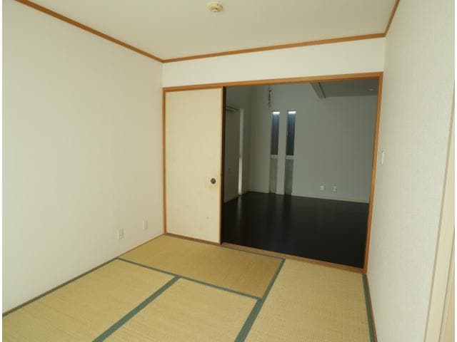  近鉄難波線・奈良線/学園前駅 バス5分奈良国際ゴルフ場下車:停歩1分 1-2階 築15年