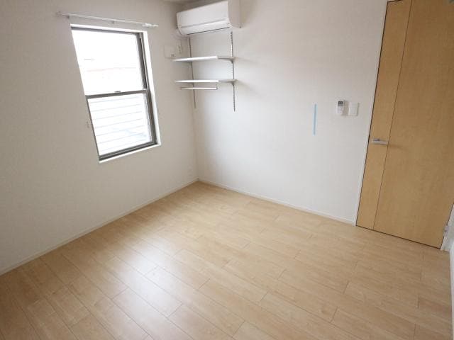  近鉄難波線・奈良線/学園前駅 バス7分中山町西一丁目下車:停歩6分 1階 築4年