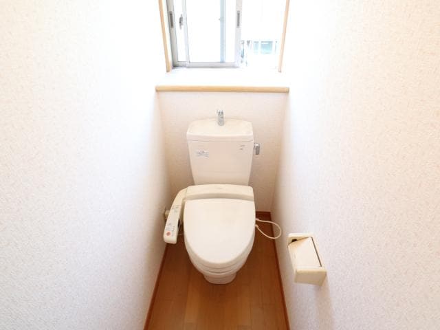  近鉄難波線・奈良線/学園前駅 バス13分六条西・緑町下車:停歩2分 1-2階 築17年
