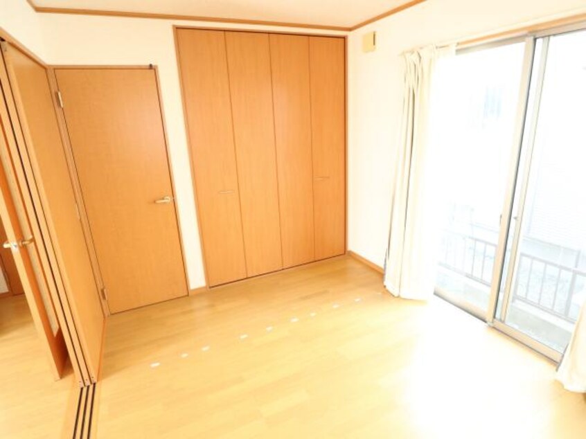  近鉄難波線・奈良線/学園前駅 バス13分六条西・緑町下車:停歩2分 1-2階 築17年