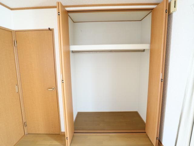  近鉄難波線・奈良線/学園前駅 バス13分六条西・緑町下車:停歩2分 1-2階 築17年