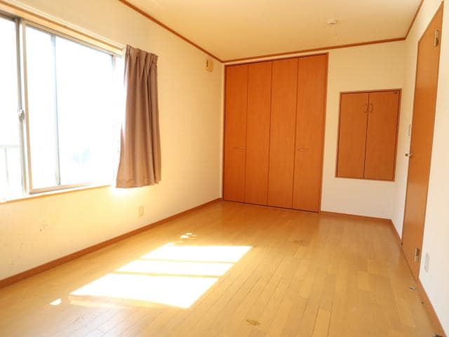  近鉄難波線・奈良線/学園前駅 バス13分六条西・緑町下車:停歩2分 1-2階 築17年