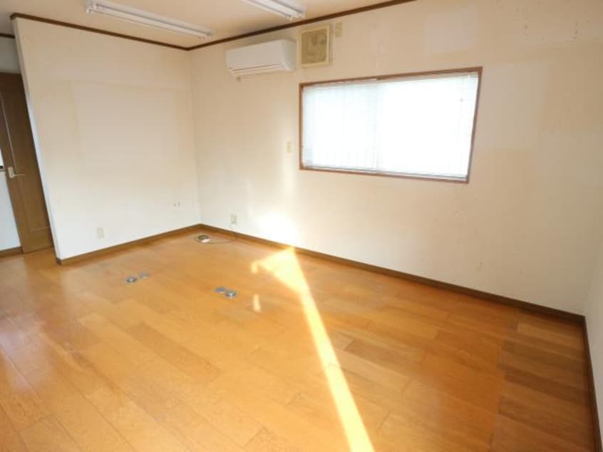  近鉄難波線・奈良線/学園前駅 バス8分中山町西二丁目下車:停歩4分 1階 築21年