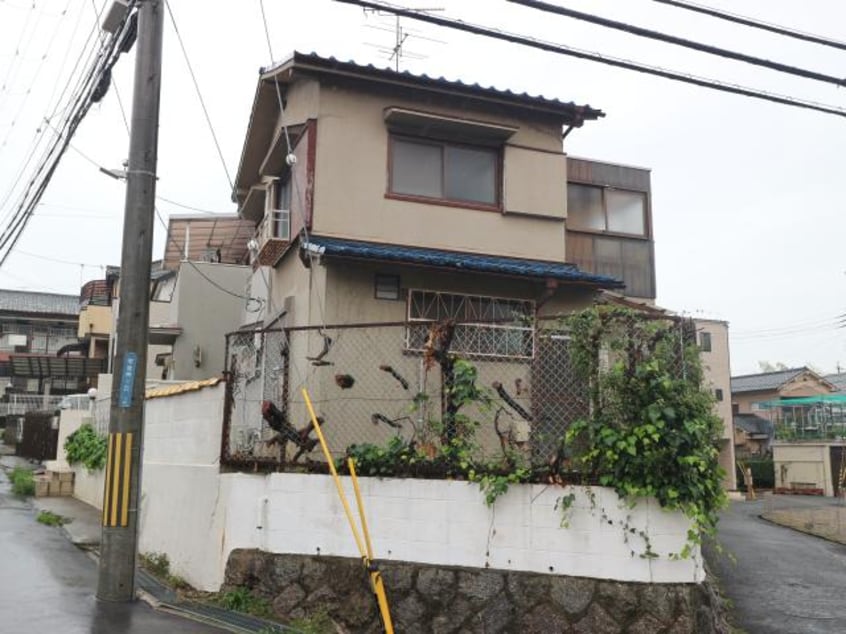  近鉄難波線・奈良線/学園前駅 徒歩15分 1階 築60年