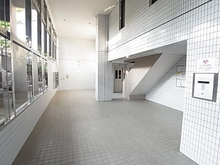  近鉄難波線・奈良線/学園前駅 徒歩10分 2階 築35年