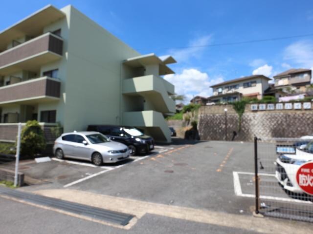  近鉄難波線・奈良線/生駒駅 バス7分松美台下車:停歩1分 1階 築36年