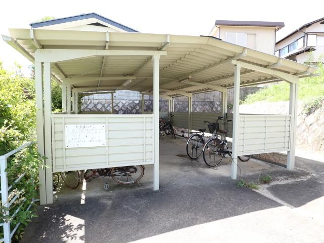  近鉄難波線・奈良線/生駒駅 バス7分松美台下車:停歩1分 1階 築36年