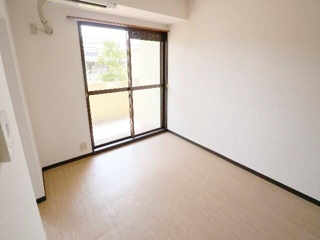  近鉄難波線・奈良線/生駒駅 バス7分松美台下車:停歩1分 1階 築36年