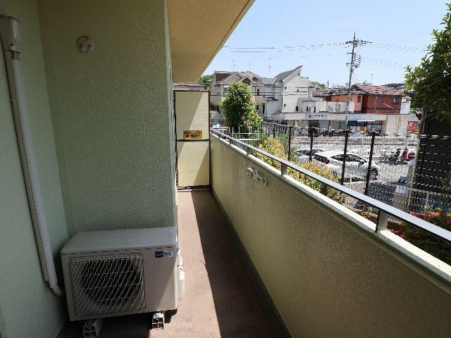  近鉄難波線・奈良線/生駒駅 バス7分松美台下車:停歩1分 1階 築36年