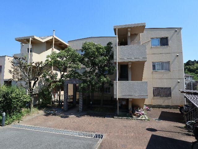  近鉄難波線・奈良線/生駒駅 バス9分喜里ヶ丘南口下車:停歩1分 2階 築28年