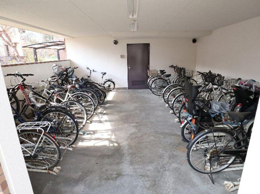  近鉄難波線・奈良線/生駒駅 徒歩12分 3階 築28年