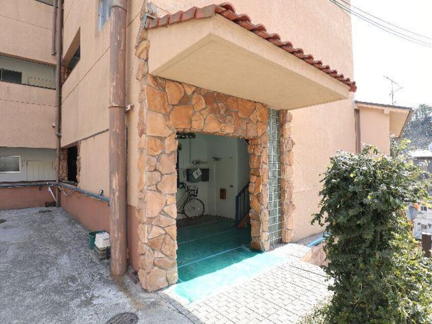  近鉄難波線・奈良線/生駒駅 徒歩6分 2階 築54年