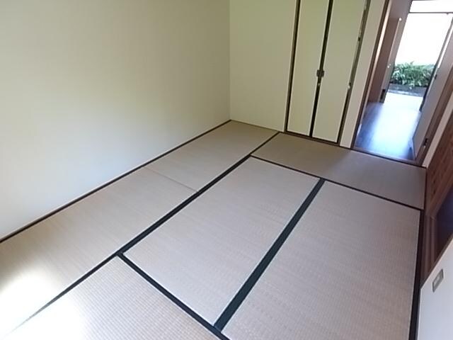  近鉄難波線・奈良線/東生駒駅 バス8分さつき台１丁目下車:停歩6分 1-2階 築32年