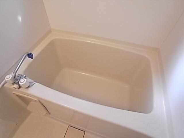  近鉄難波線・奈良線/東生駒駅 バス8分さつき台１丁目下車:停歩6分 1-2階 築32年