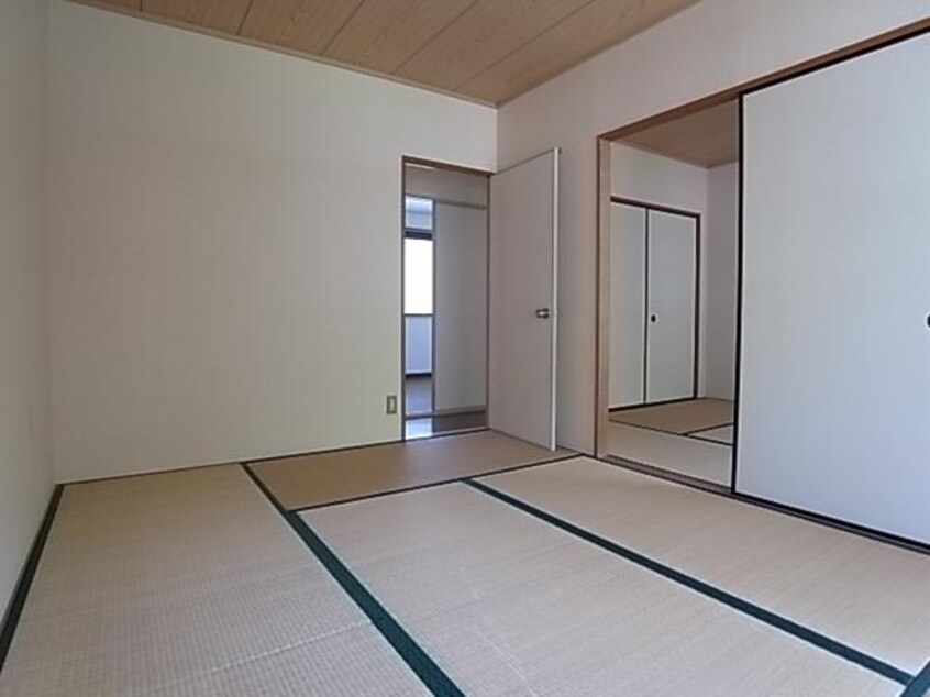  近鉄難波線・奈良線/東生駒駅 バス8分さつき台１丁目下車:停歩6分 1-2階 築32年