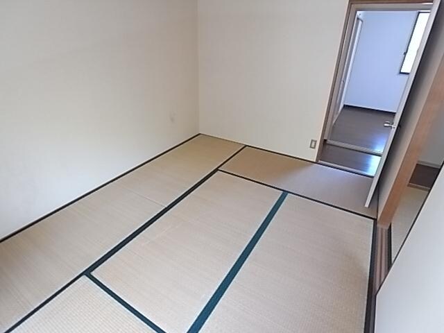  近鉄難波線・奈良線/東生駒駅 バス8分さつき台１丁目下車:停歩6分 1-2階 築32年