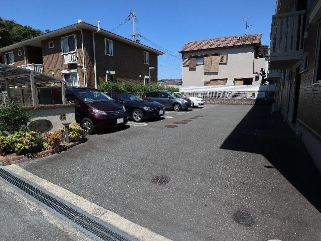  近鉄難波線・奈良線/生駒駅 バス8分阪奈中央病院下車:停歩3分 1階 築15年
