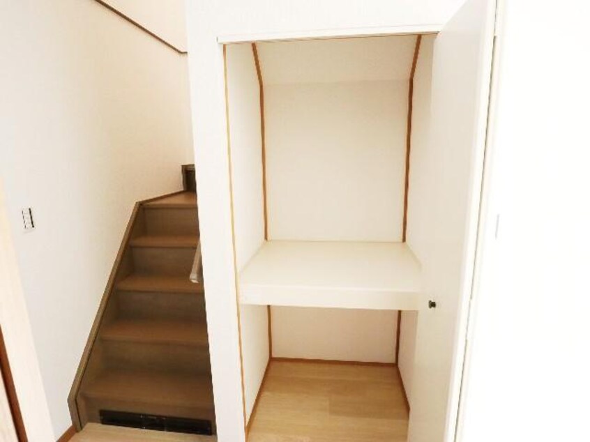  近鉄難波線・奈良線/生駒駅 バス7分生駒台下車:停歩5分 1-2階 築30年