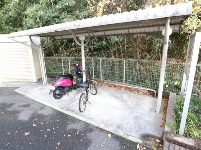  近鉄難波線・奈良線/生駒駅 バス11分稲倉下車:停歩3分 2階 築13年