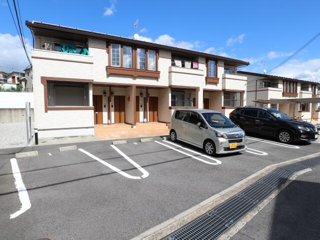 近鉄難波線・奈良線/生駒駅 バス10分松美台下車:停歩5分 1階 築11年