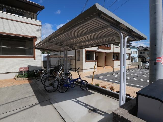  近鉄難波線・奈良線/生駒駅 バス10分松美台下車:停歩5分 1階 築11年