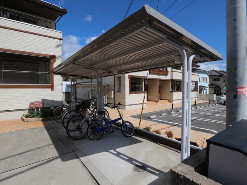  近鉄難波線・奈良線/生駒駅 バス10分松美台下車:停歩5分 1階 築11年