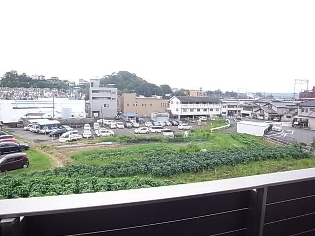  近鉄難波線・奈良線/生駒駅 徒歩8分 1階 築4年