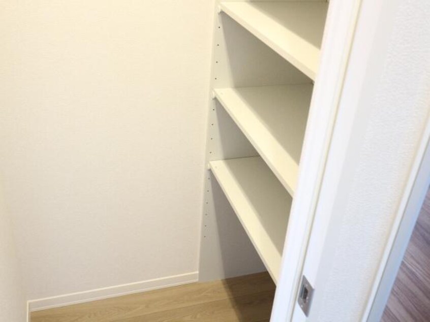  近鉄難波線・奈良線/生駒駅 徒歩11分 1階 築5年