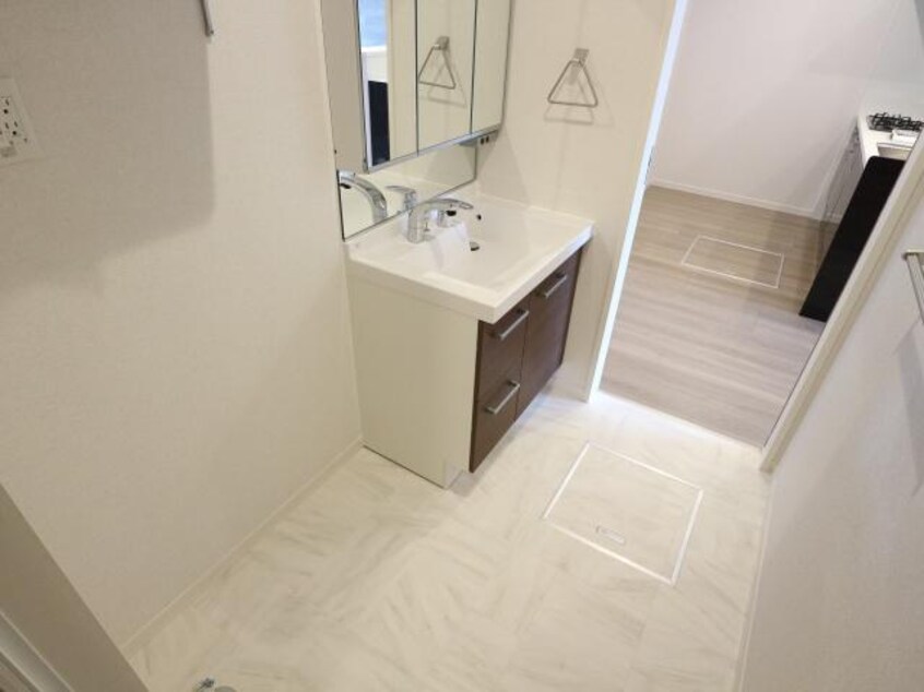  近鉄難波線・奈良線/生駒駅 徒歩11分 1階 築5年