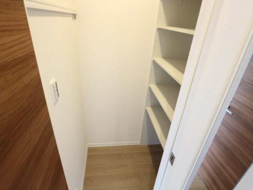  近鉄難波線・奈良線/生駒駅 徒歩11分 1階 築5年