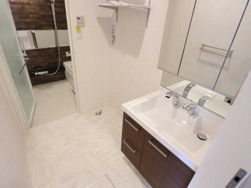  近鉄難波線・奈良線/生駒駅 徒歩11分 1階 築5年