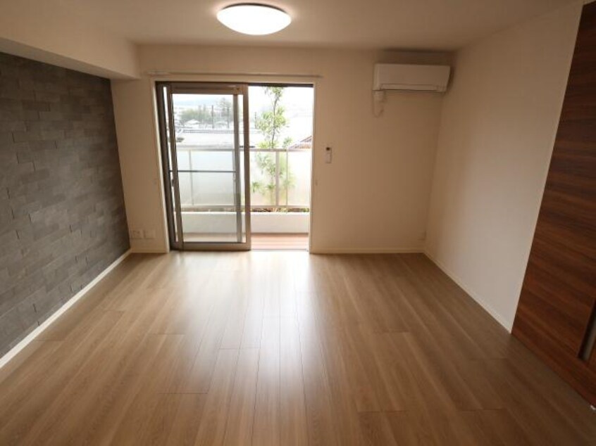  近鉄難波線・奈良線/生駒駅 徒歩11分 1階 築5年