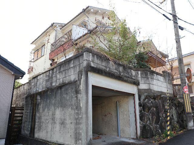  近鉄難波線・奈良線/生駒駅 バス9分生駒台小学校下車:停歩3分 1-2階 築45年